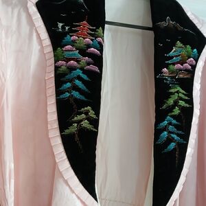 Embroidered Kimono Robe Made In Japan Pink Black Velvet Trim Belted Pockets Sz M